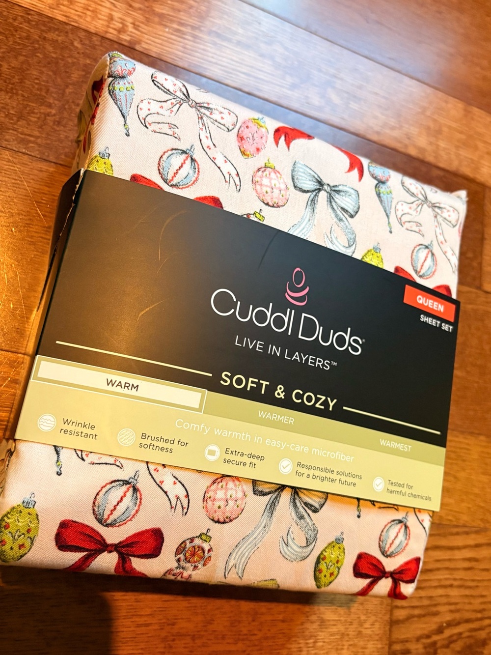 Cuddl Duds Queen Sheet Set – White with Red & Multicolor Bow Print
